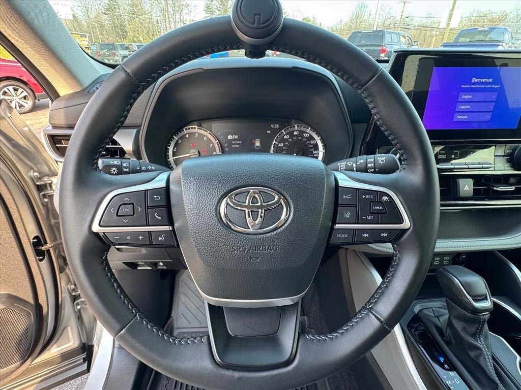Used 2024 Toyota Highlander LE AWD/4WD image 22