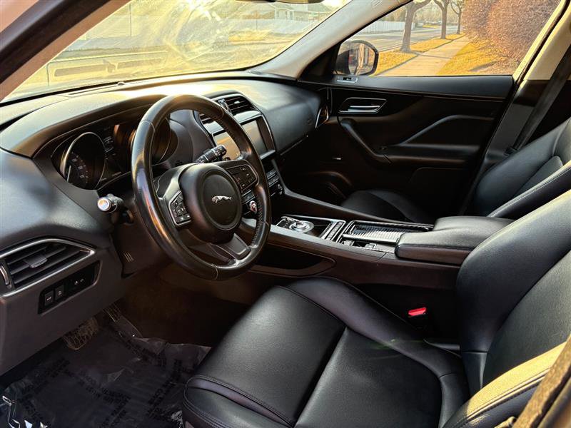 Used 2020 Jaguar F-PACE 25T image 8