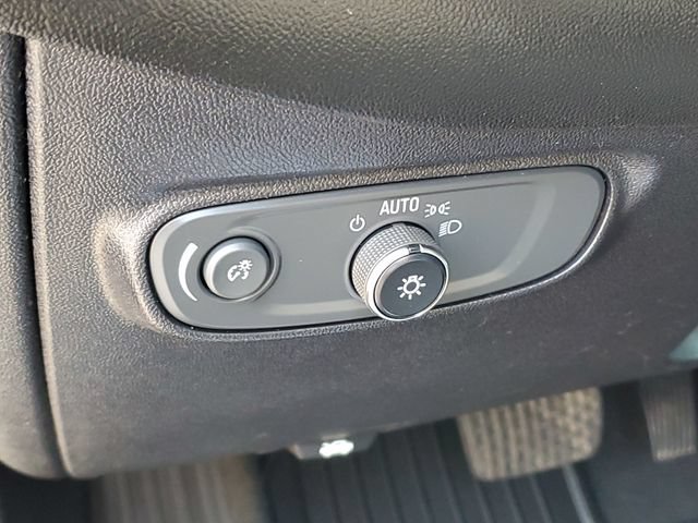 Used 2019 Chevrolet Equinox LT w/ Driver Convenience Package FWD image 10
