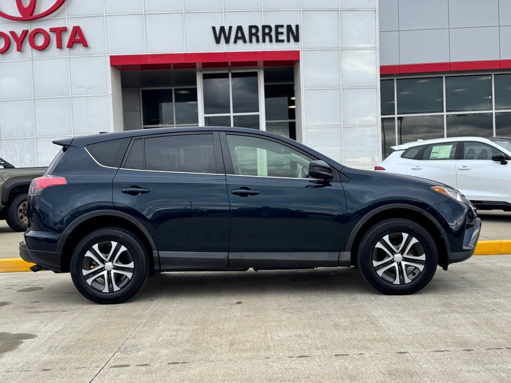 Used 2018 Toyota RAV4 LE image 2