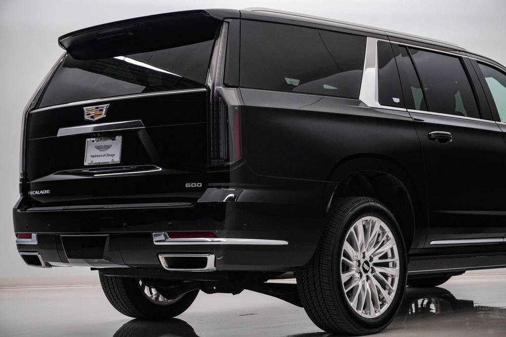 Used 2026 Cadillac Escalade ESV Luxury w/ LPO, Floor Liner Package AWD/4WD image 12