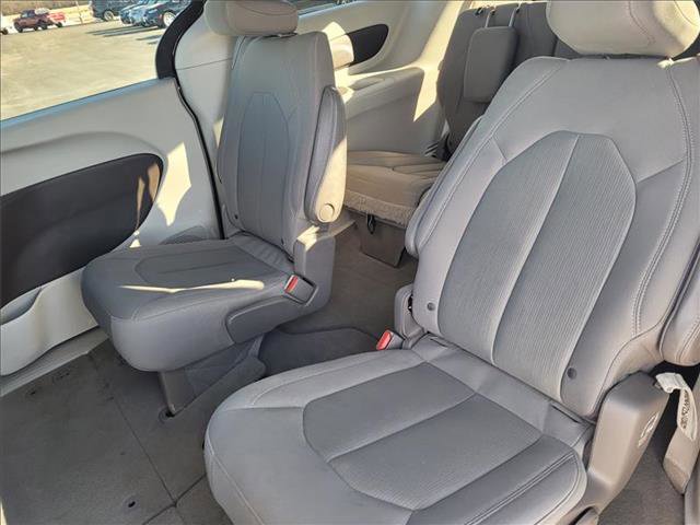 Used 2017 Chrysler Pacifica LX w/ Safetytec Group image 9
