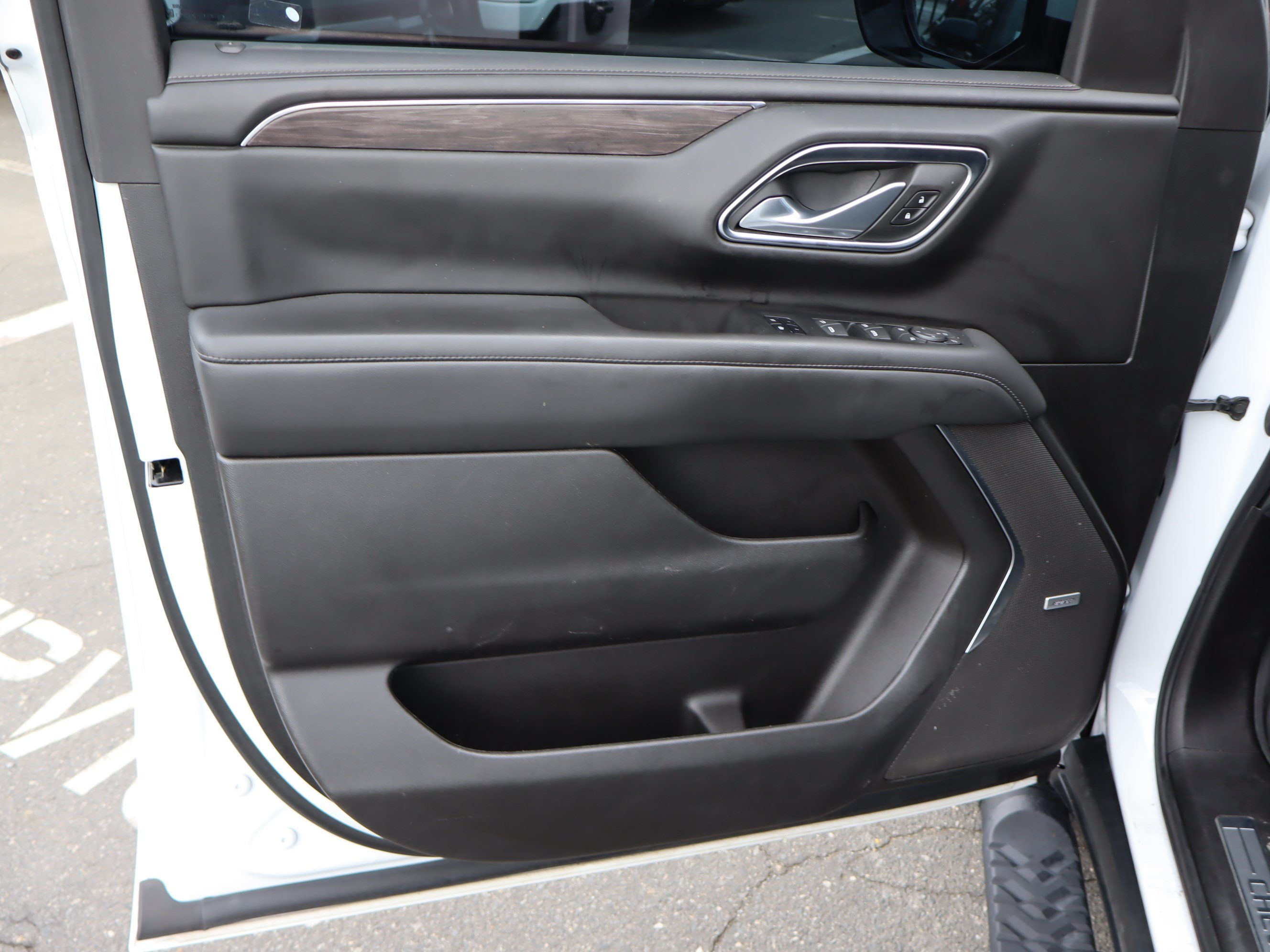 Used 2023 Chevrolet Tahoe Z71 w/ Luxury Package AWD/4WD image 17