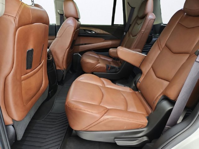 Used 2017 Cadillac Escalade Luxury AWD/4WD image 26
