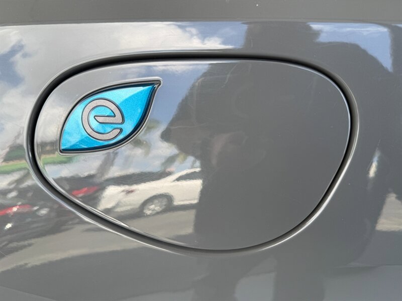 Used 2021 Chrysler Pacifica Limited w/ S Appearance Package image 41