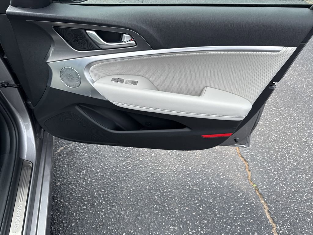 New 2025 Genesis G70 2.5T w/ Sport Prestige Package image 17