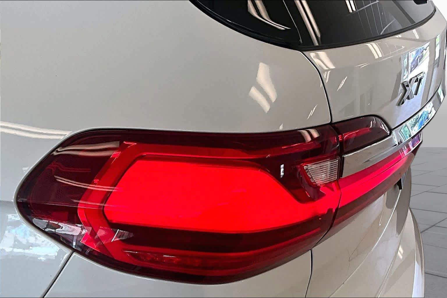 Used 2020 BMW X7 xDrive40i w/ Premium Package AWD/4WD image 27