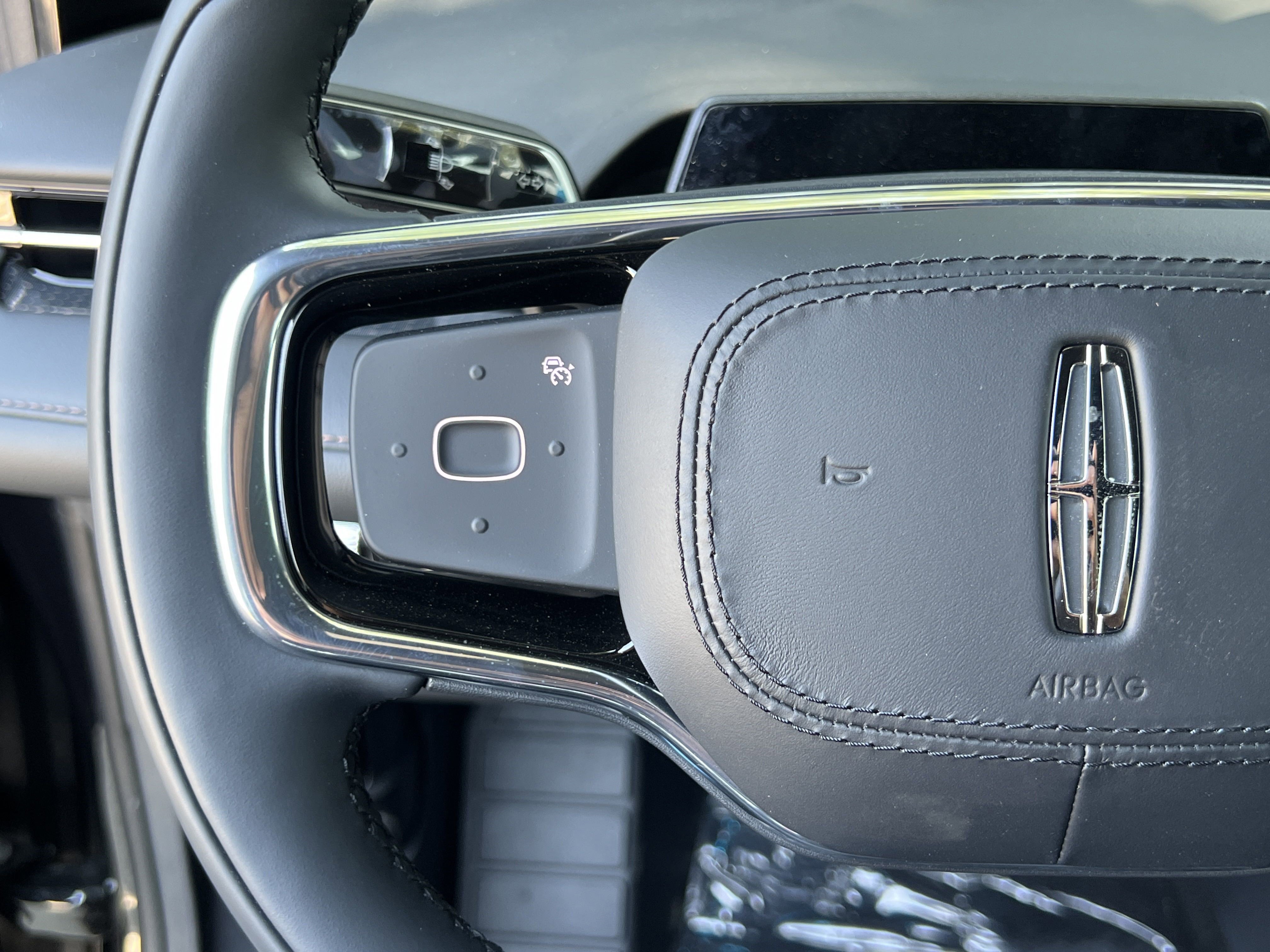 New 2025 Lincoln Nautilus Premier w/ Jet Appearance Package image 18