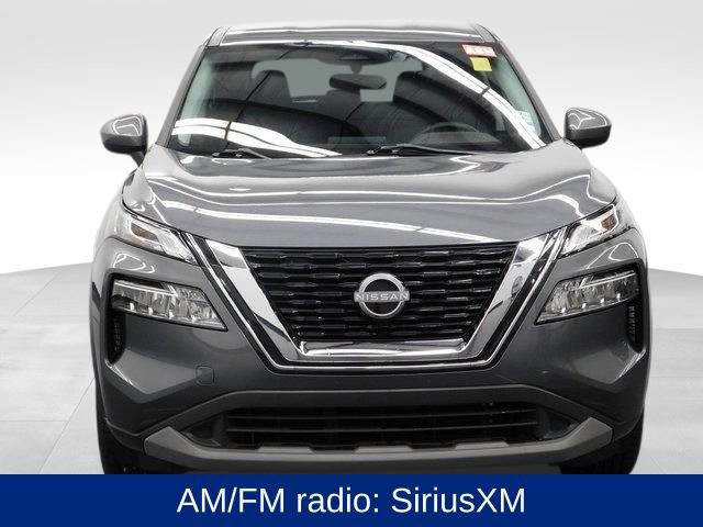 Used 2023 Nissan Rogue SV image 3