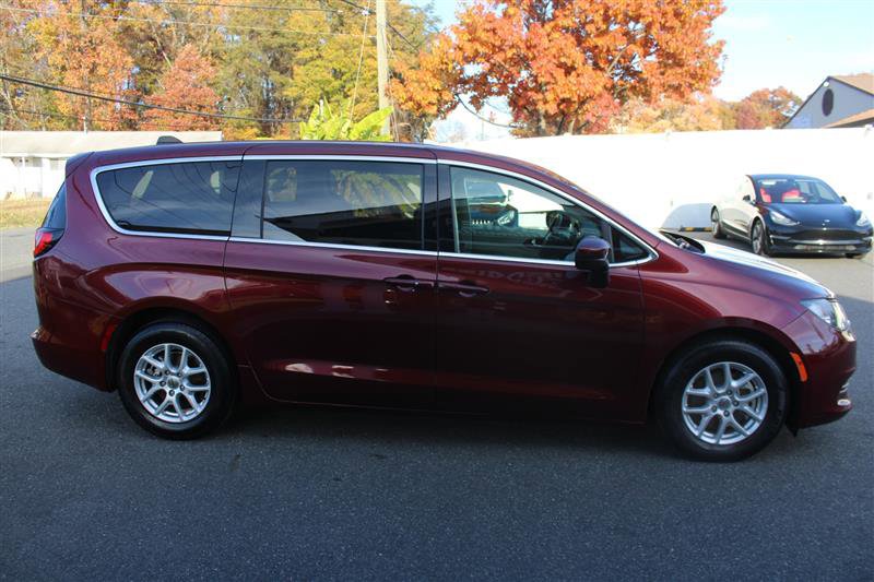 Used 2023 Chrysler Voyager LX image 9