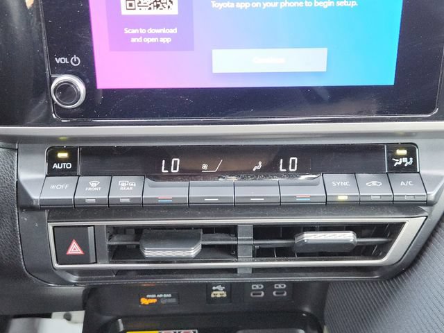 Used 2025 Toyota Camry SE FWD image 18