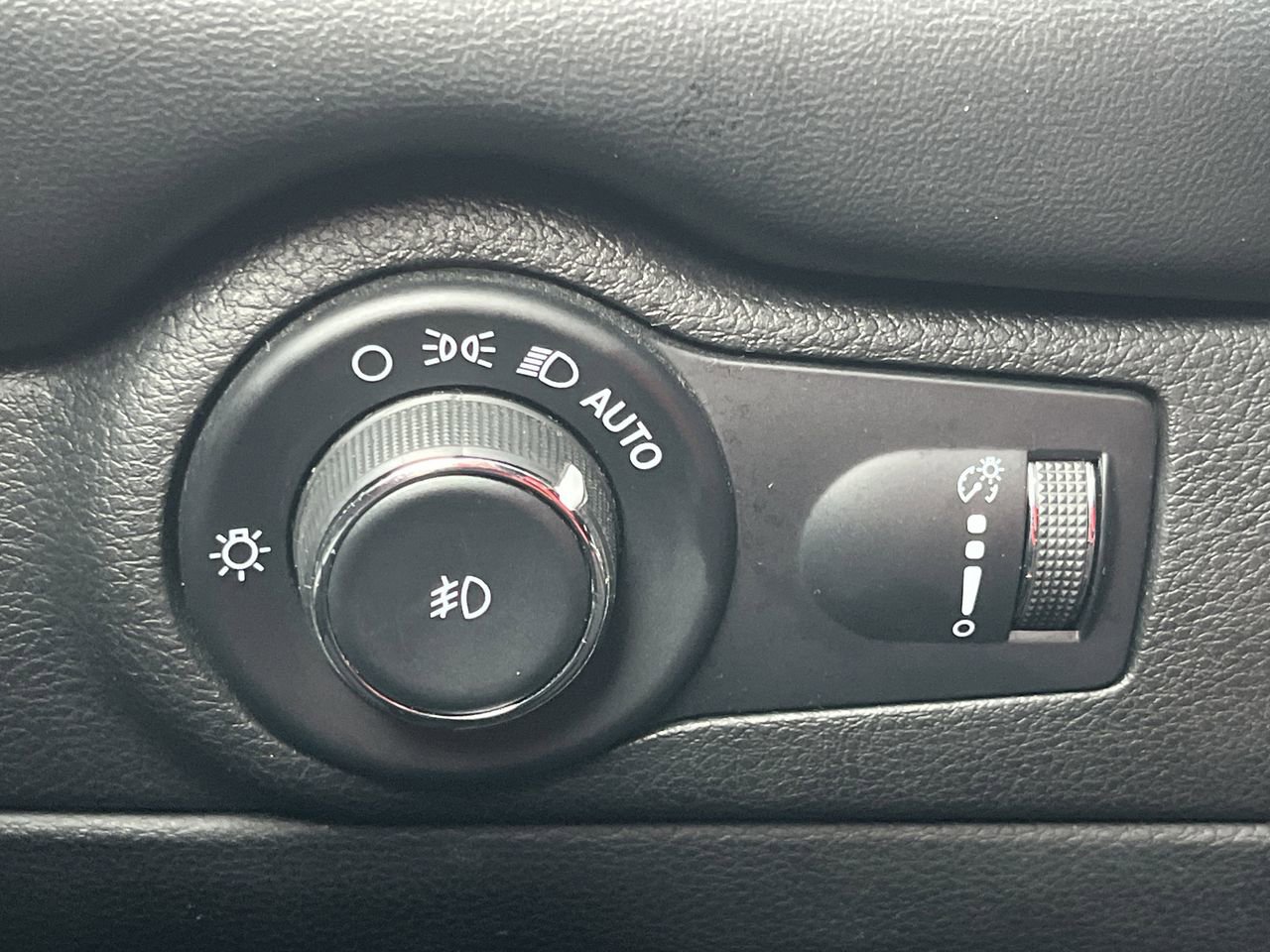 Used 2023 Dodge Durango GT image 11