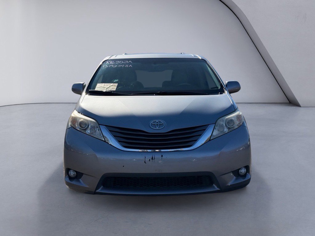 Used 2013 Toyota Sienna XLE image 7