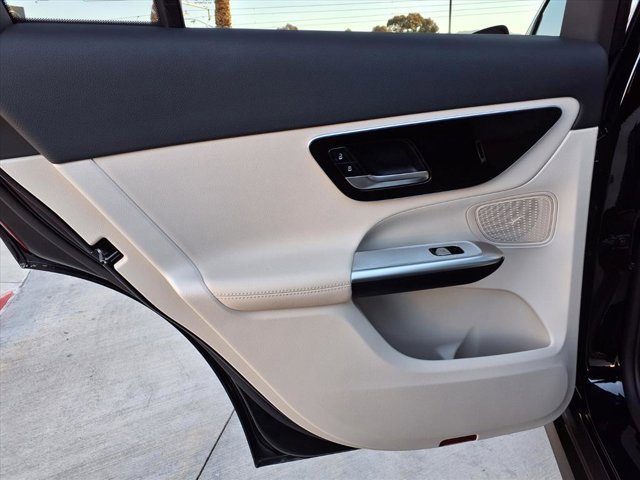 Used 2025 Mercedes-Benz GLC 300 image 18