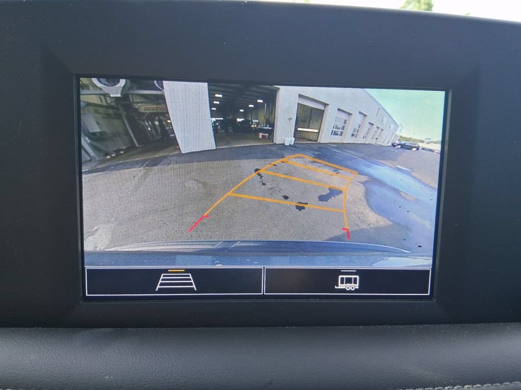 Used 2024 Chevrolet Suburban LS RWD image 18