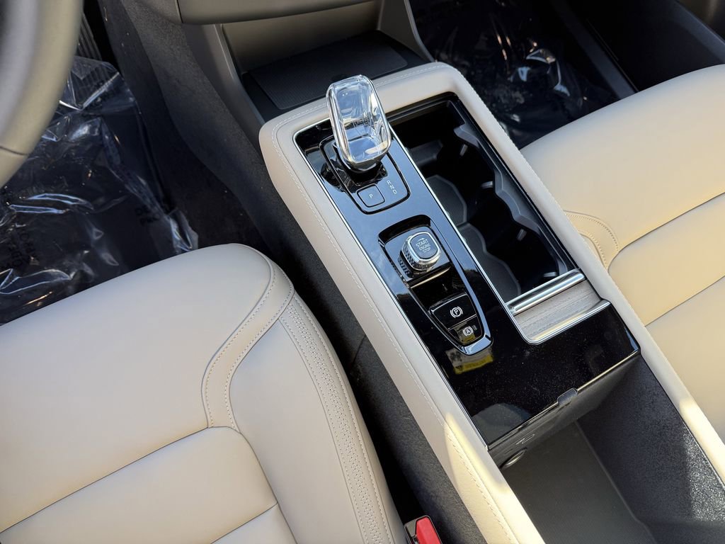 New 2026 Volvo XC90 B6 Plus w/ Protection Package Premier image 24