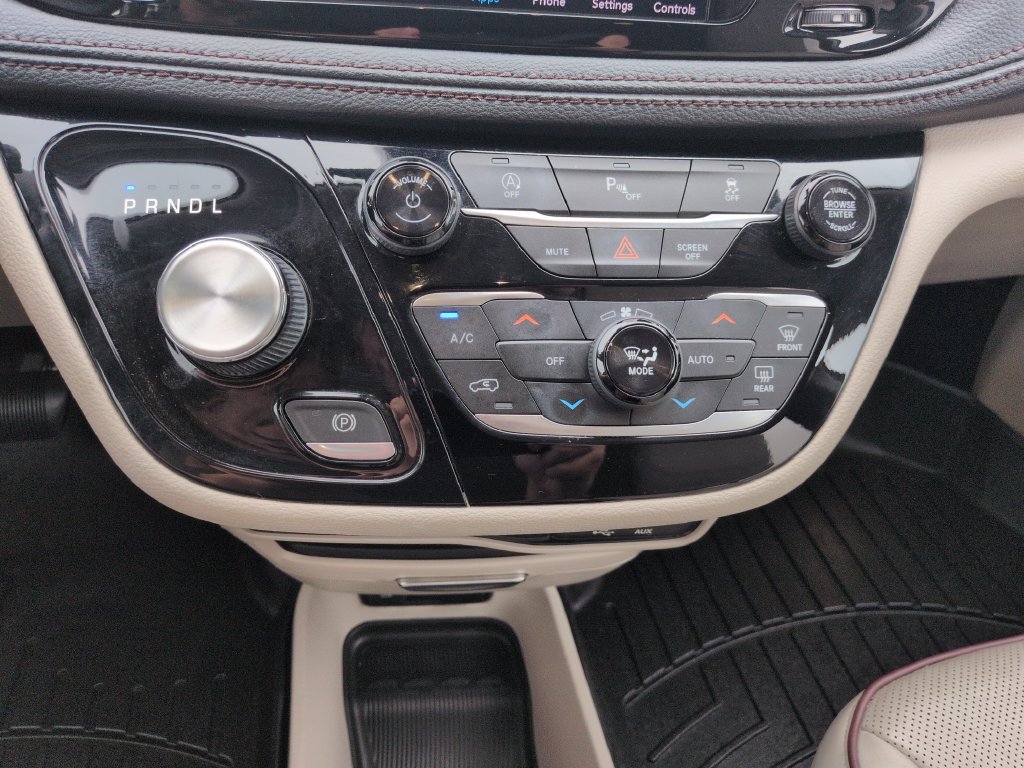 Used 2020 Chrysler Pacifica Limited FWD image 18