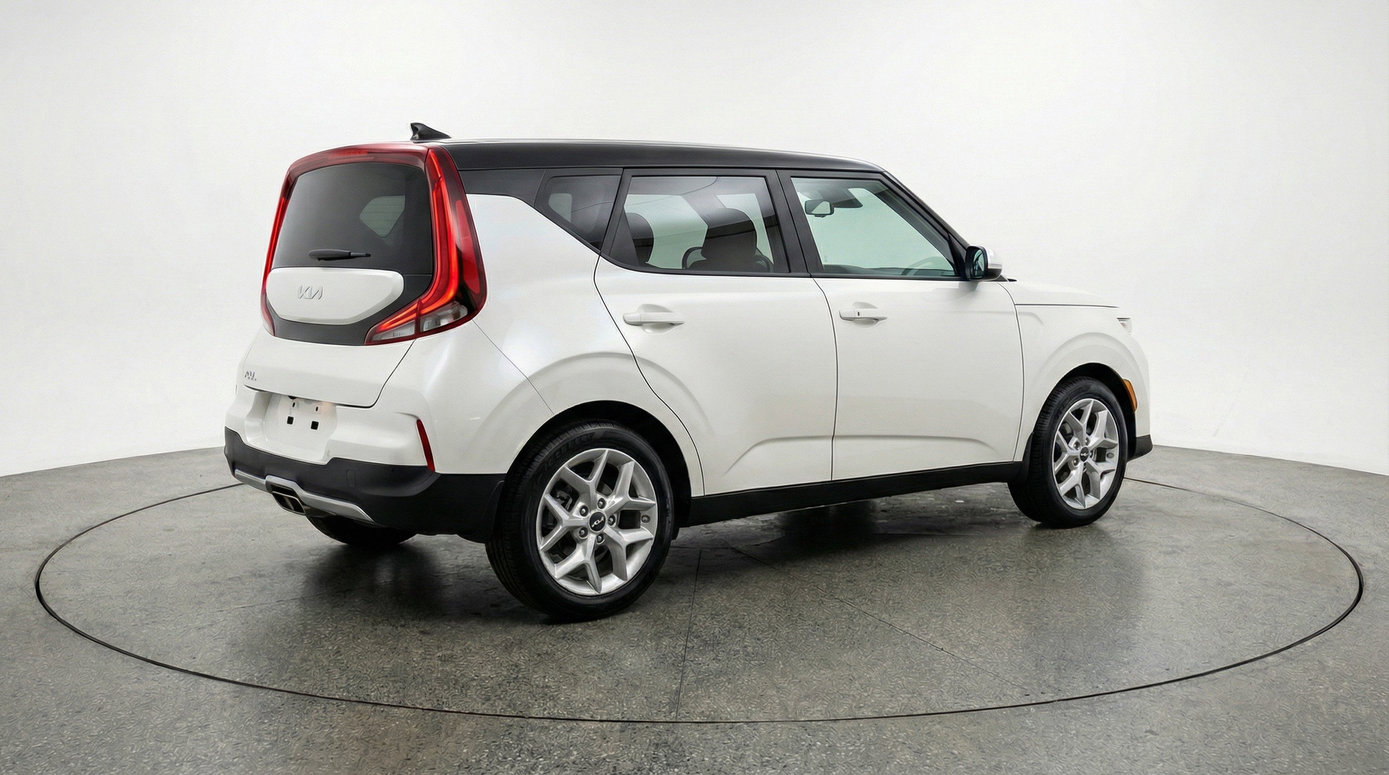 Used 2025 Kia Soul LX w/ LX Technology Package image 9