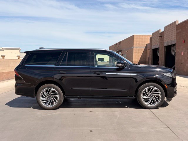 Used 2025 Lincoln Navigator Reserve AWD/4WD image 5