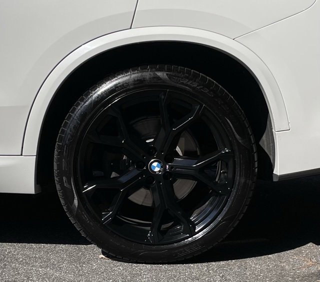 Used 2021 BMW X5 xDrive40i w/ M Sport Package image 6