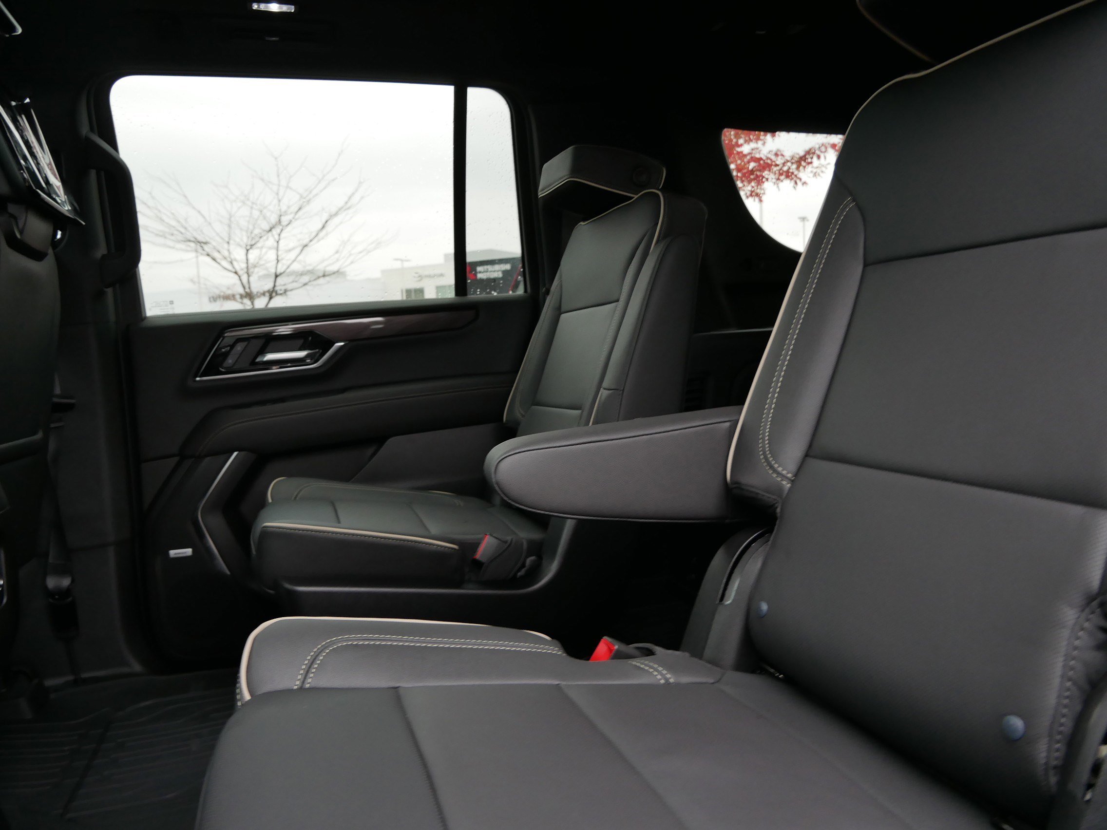 New 2026 GMC Yukon XL Elevation w/ Elevation Premium Package AWD/4WD image 5