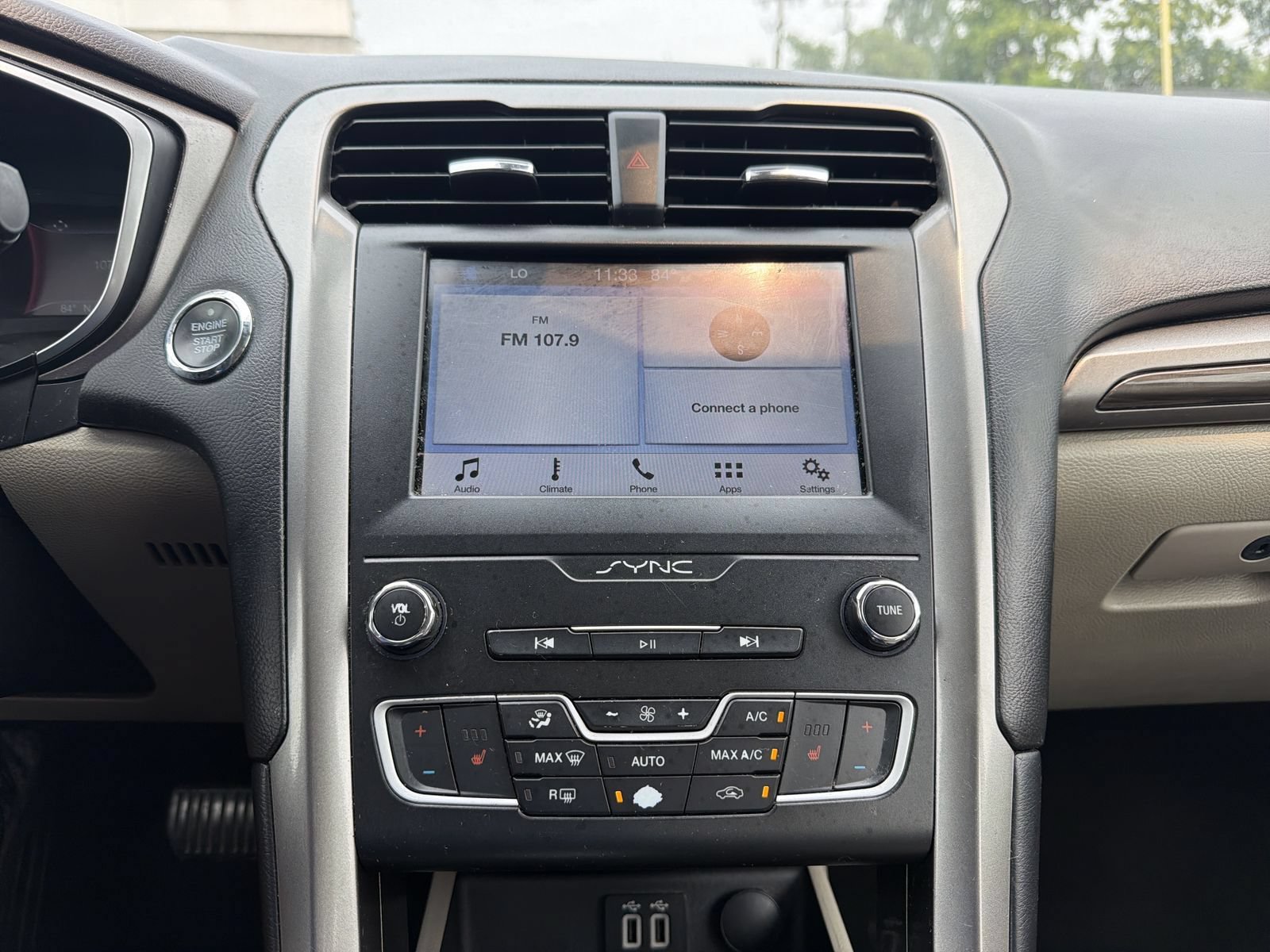 Used 2019 Ford Fusion SEL FWD image 29