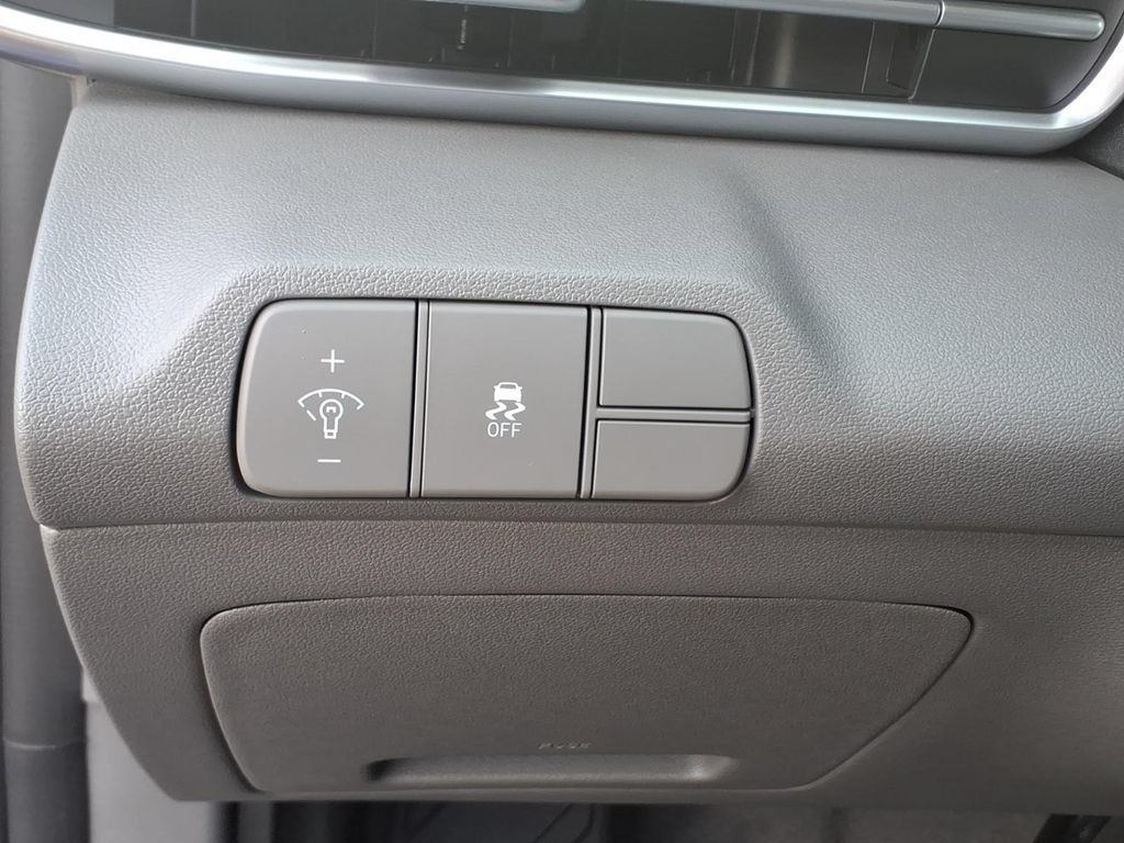 New 2026 Hyundai Elantra Sport FWD image 17