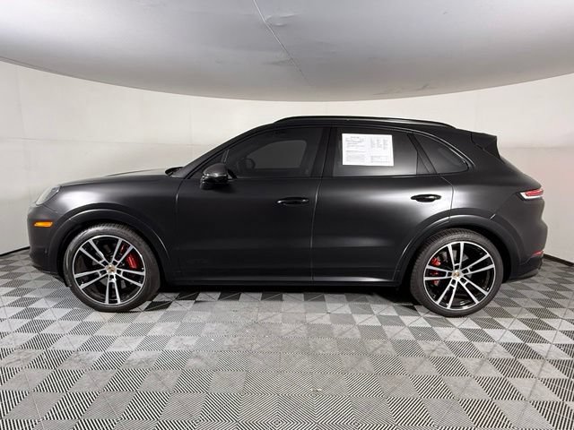 Used 2025 Porsche Cayenne GTS AWD/4WD image 3