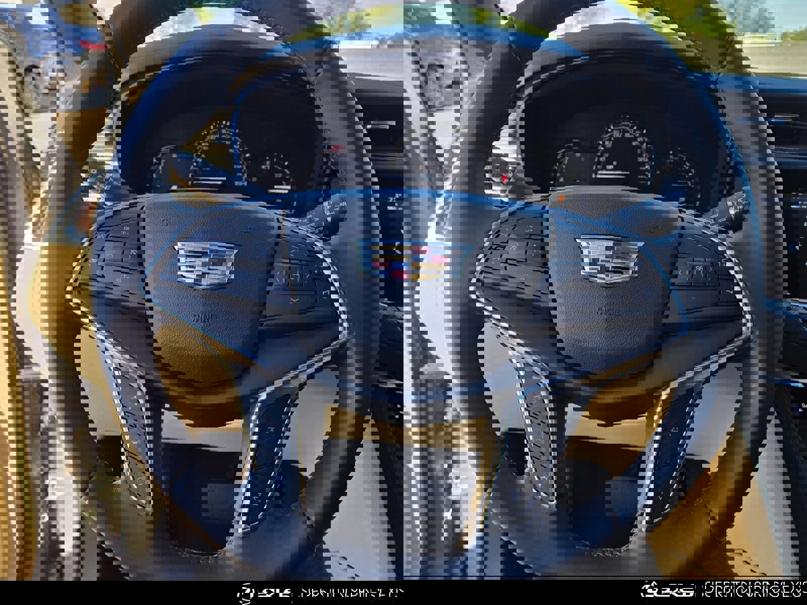 Used 2018 Cadillac XT5 Luxury w/ Driver Awareness Package image 23