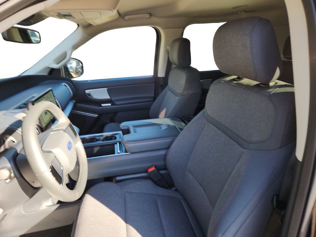 Used 2025 Ford Expedition Active image 11
