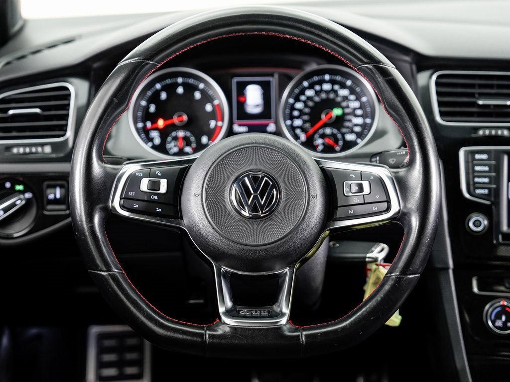 Used 2017 Volkswagen Golf S image 11
