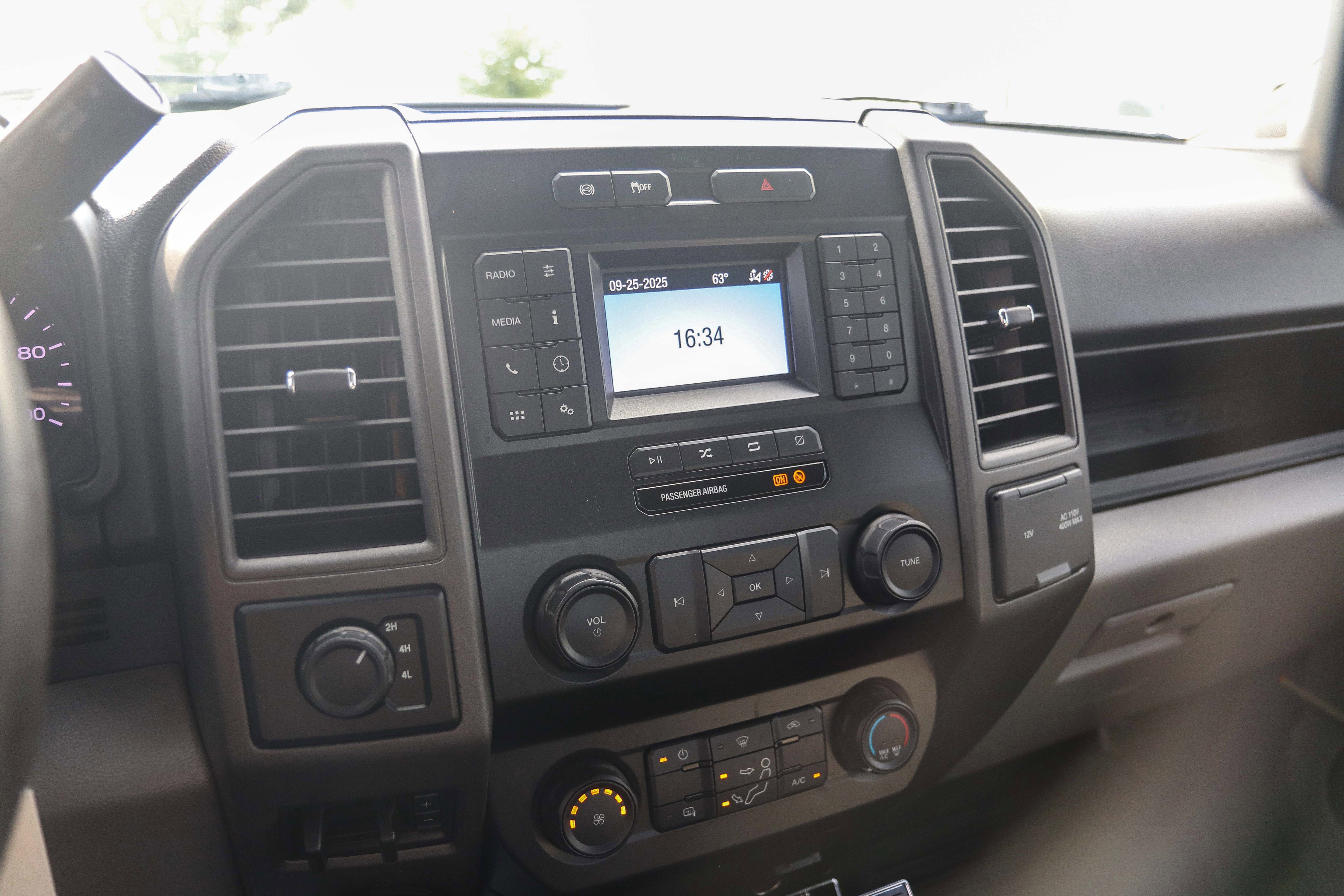 Used 2022 Ford F550 4x4 Regular Cab Super Duty w/ Power Equipment Group image 20