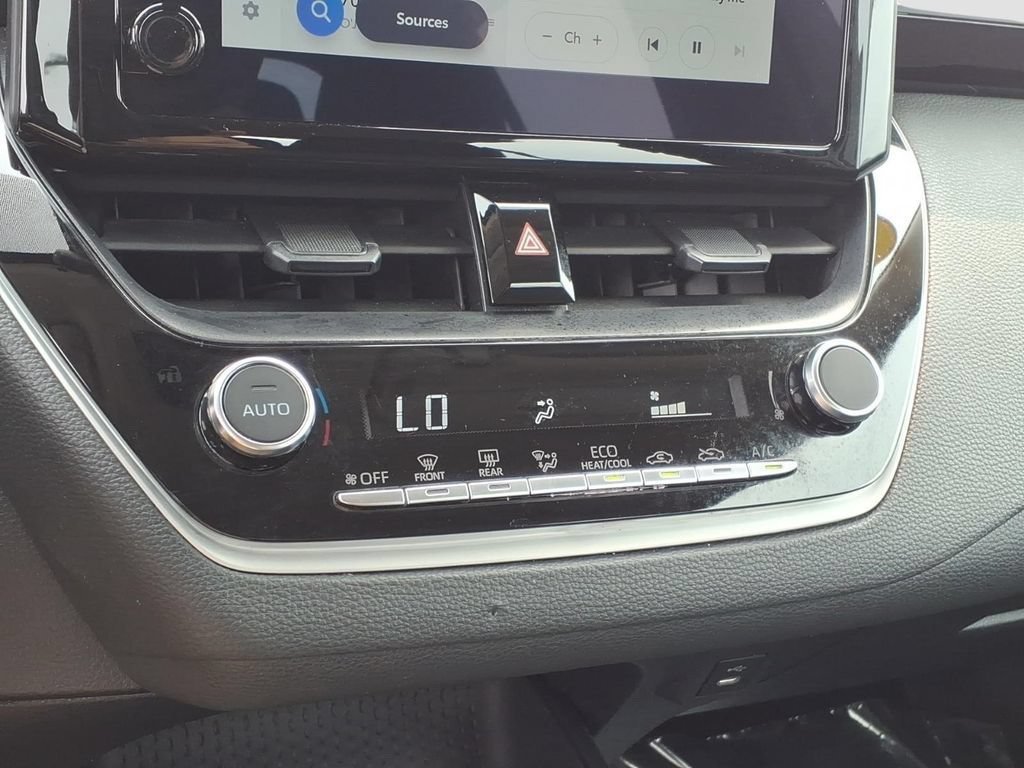 Used 2025 Toyota Corolla LE FWD image 19