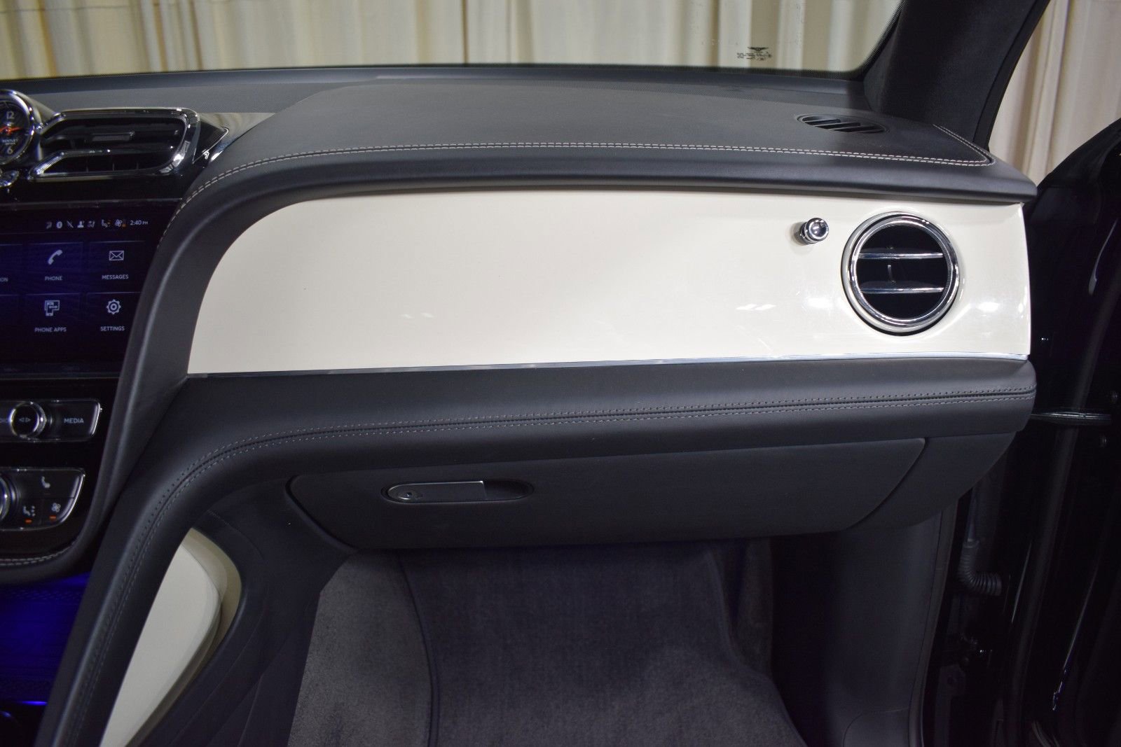 Certified 2024 Bentley Bentayga image 25