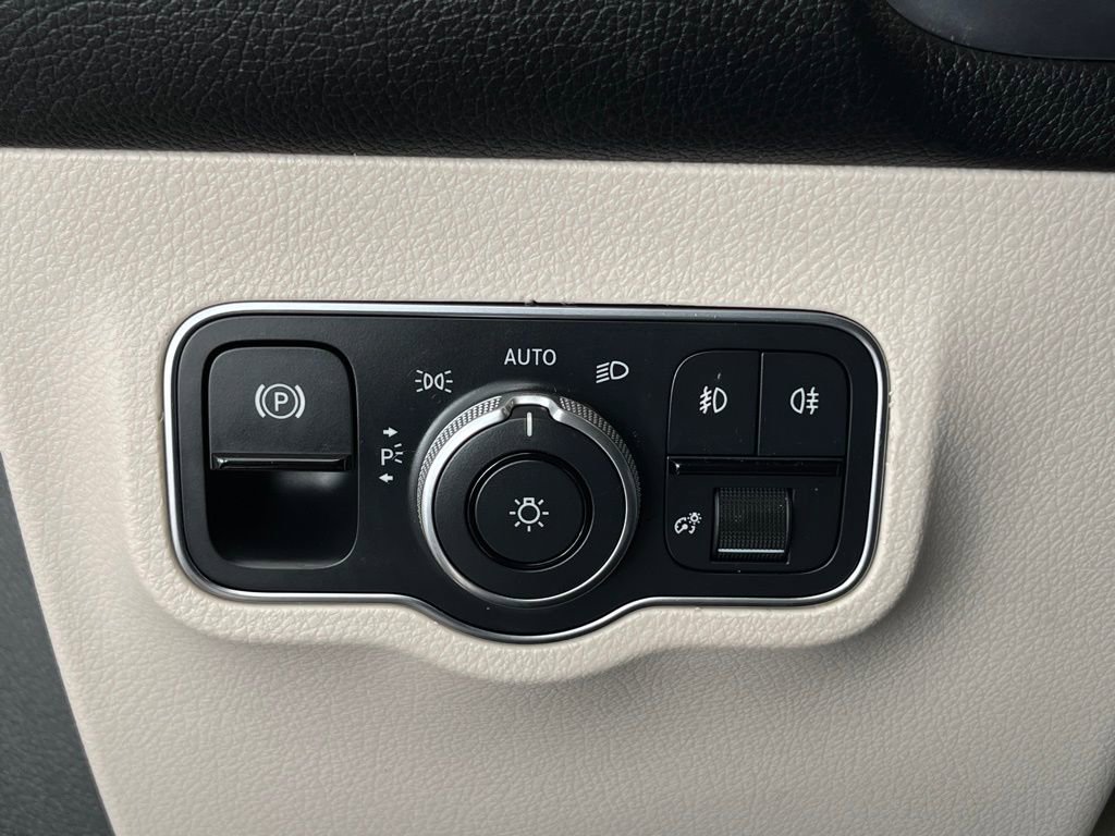 Used 2021 Mercedes-Benz GLB 250 4MATIC image 18