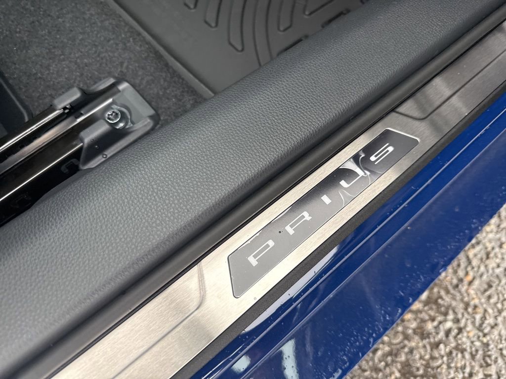 New 2026 Toyota Prius Plug-In Hybrid FWD image 4