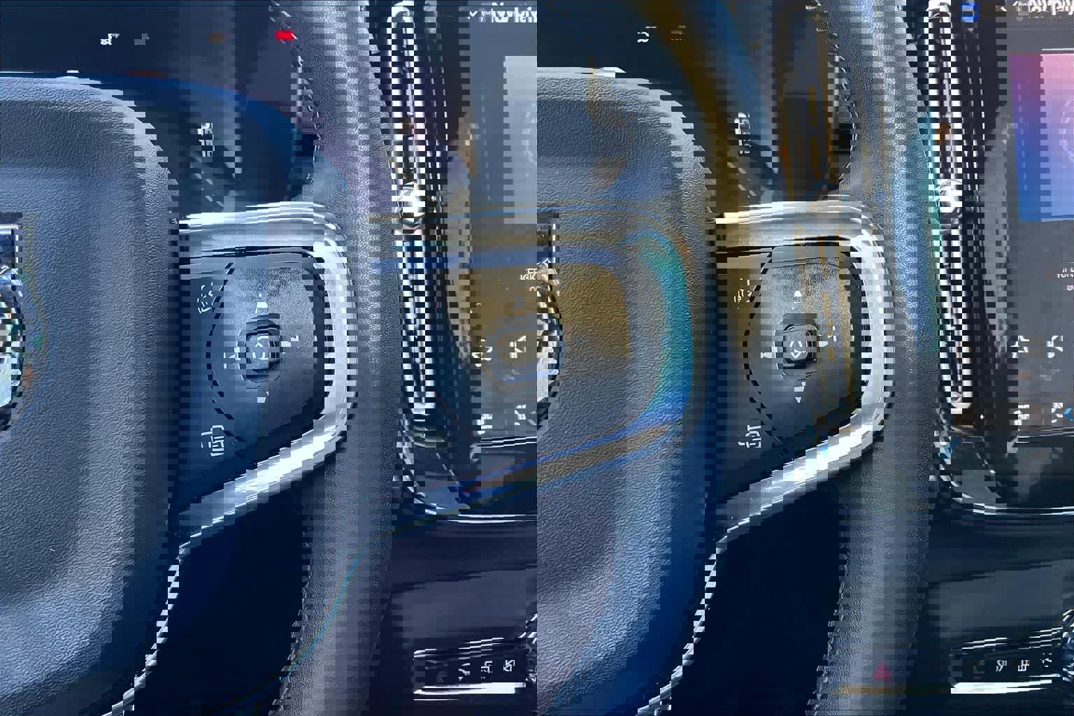 Used 2023 Volvo C40 P8 Recharge Ultimate image 21