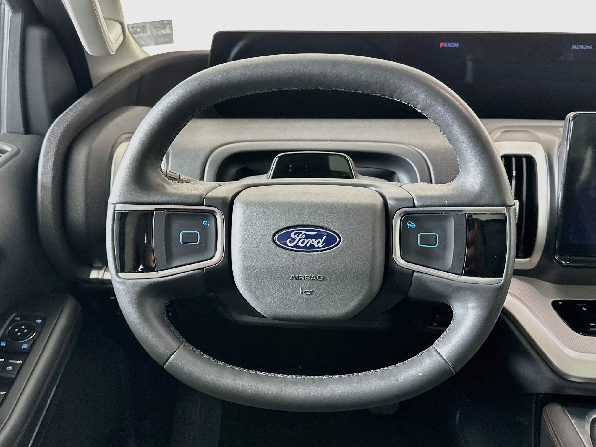 Used 2025 Ford Expedition Active AWD/4WD image 18