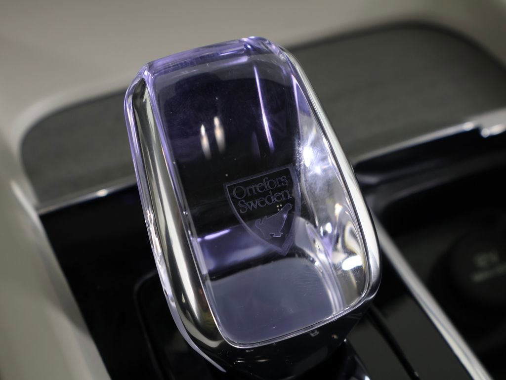 Used 2025 Volvo XC60 B5 Ultra w/ Protection Package Premier image 15