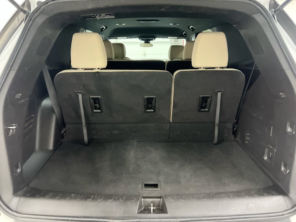 Used 2023 Chevrolet Traverse LS FWD image 24
