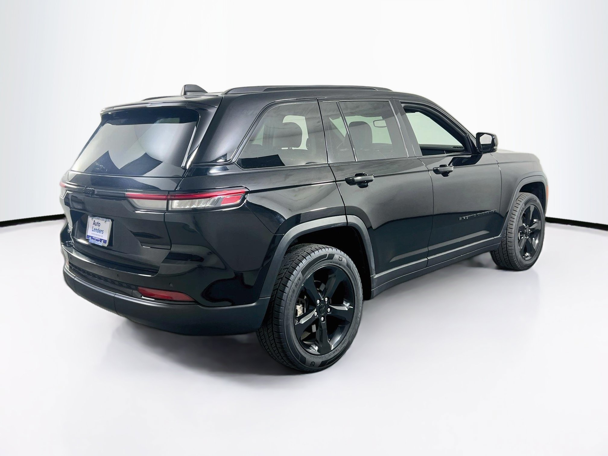 Used 2023 Jeep Grand Cherokee Altitude AWD/4WD image 5