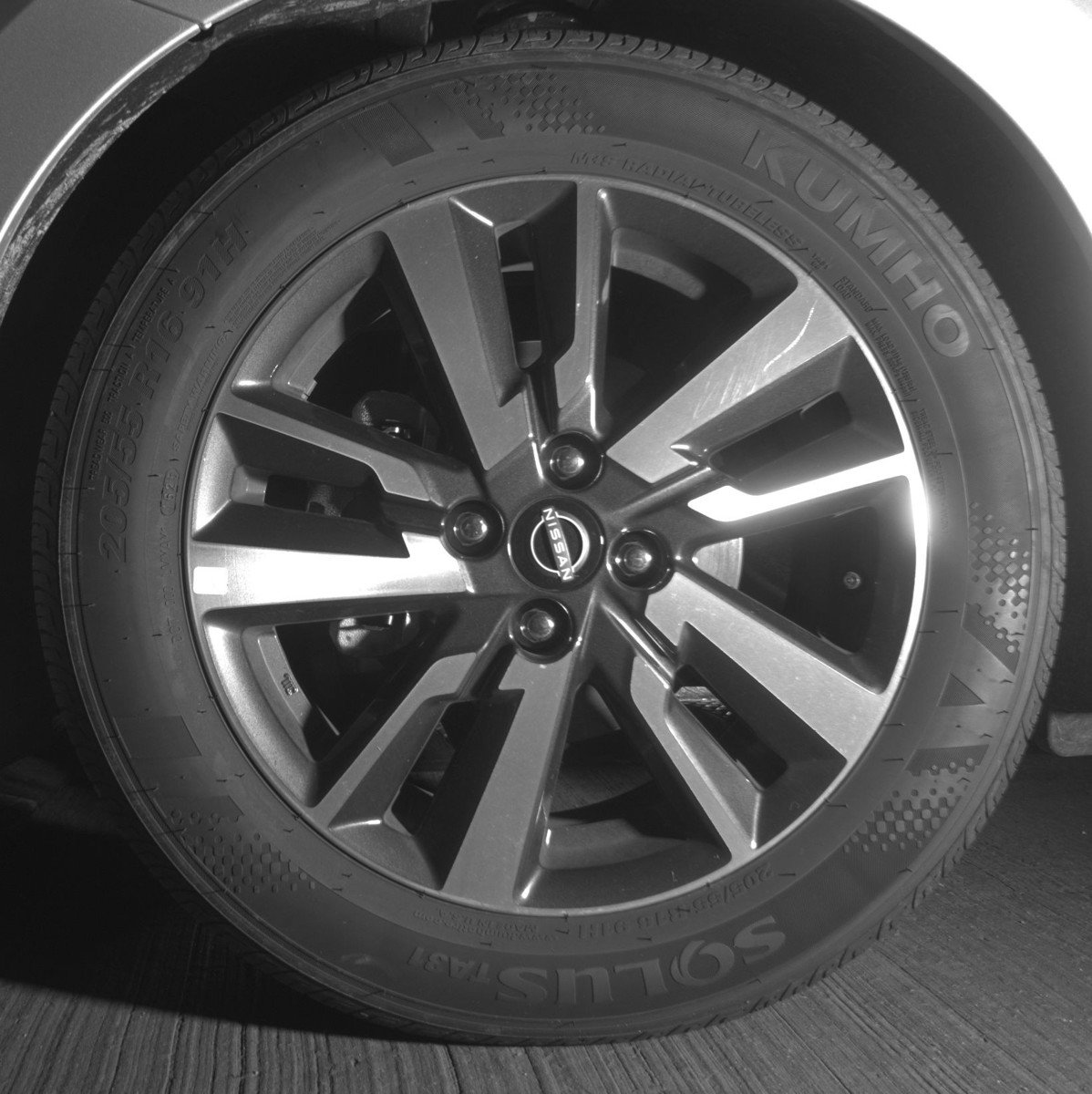 Used 2025 Nissan Versa SV FWD image 12