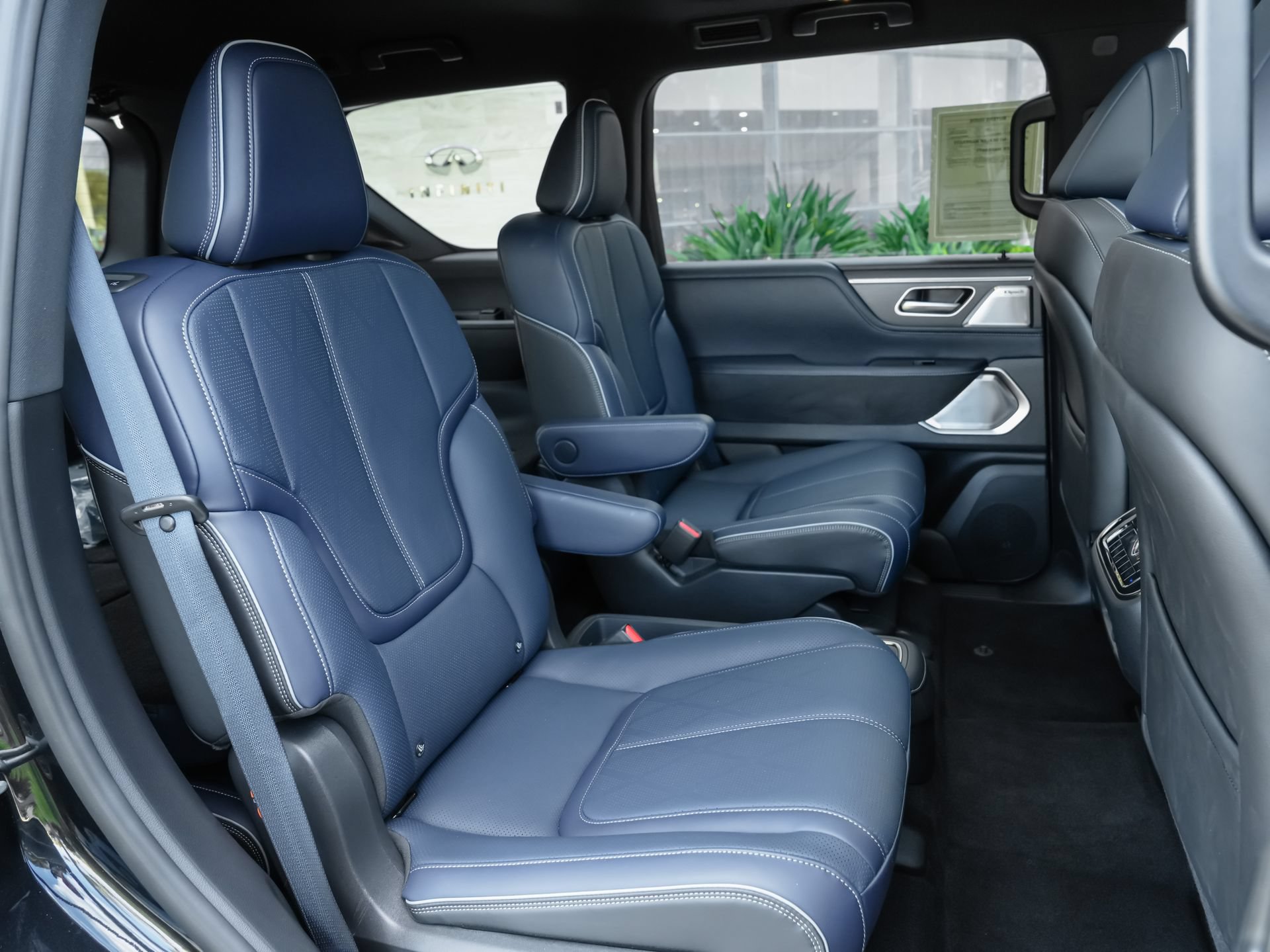 Certified 2026 INFINITI QX80 4WD w/ Sport Exterior Package image 36