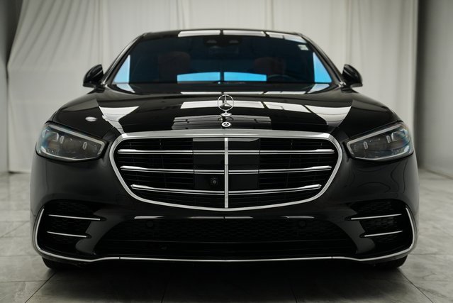 Used 2022 Mercedes-Benz S 580 4MATIC Sedan w/ AMG Line Package image 3