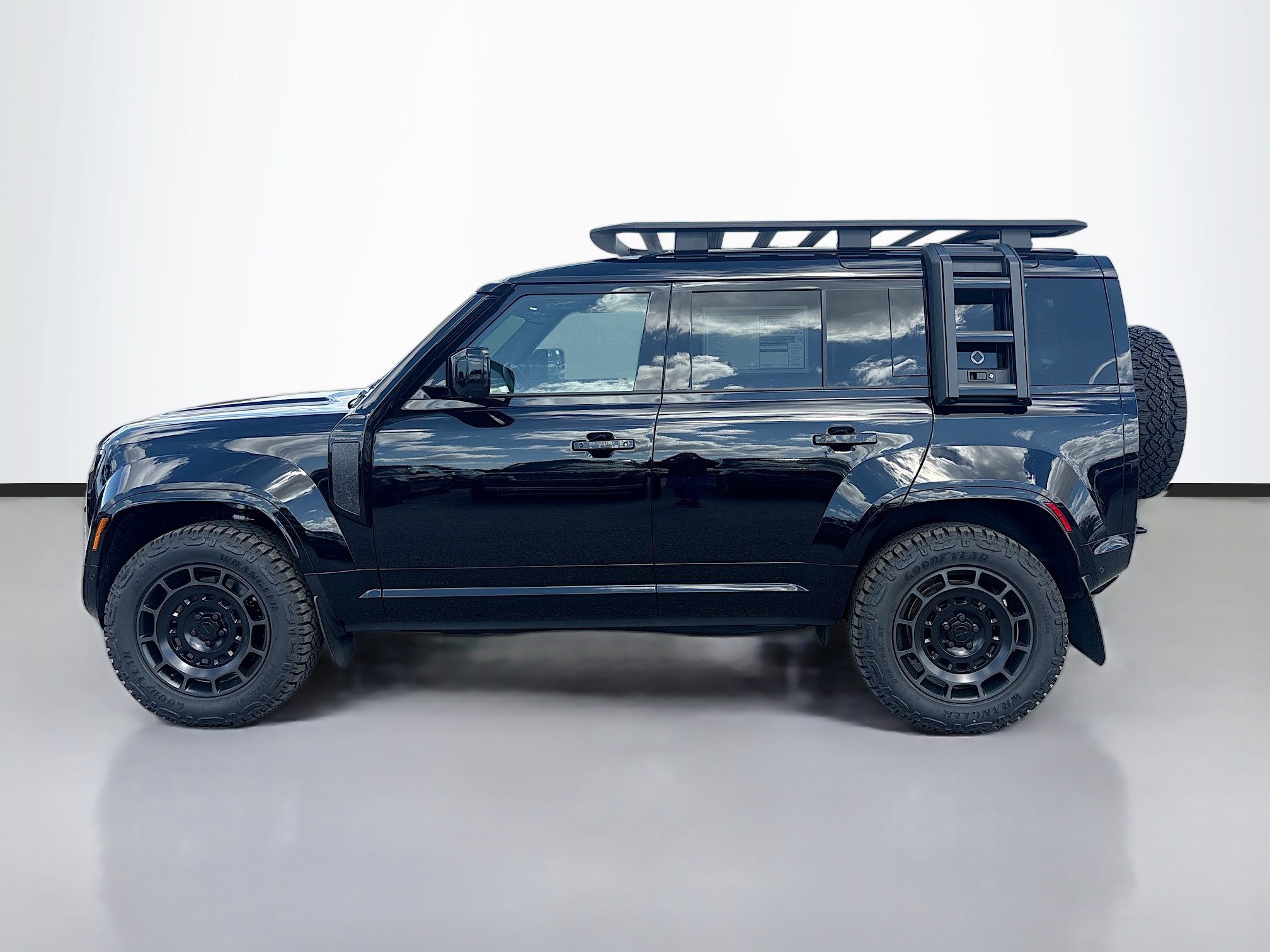 New 2026 Land Rover Defender 110 OCTA AWD/4WD image 2