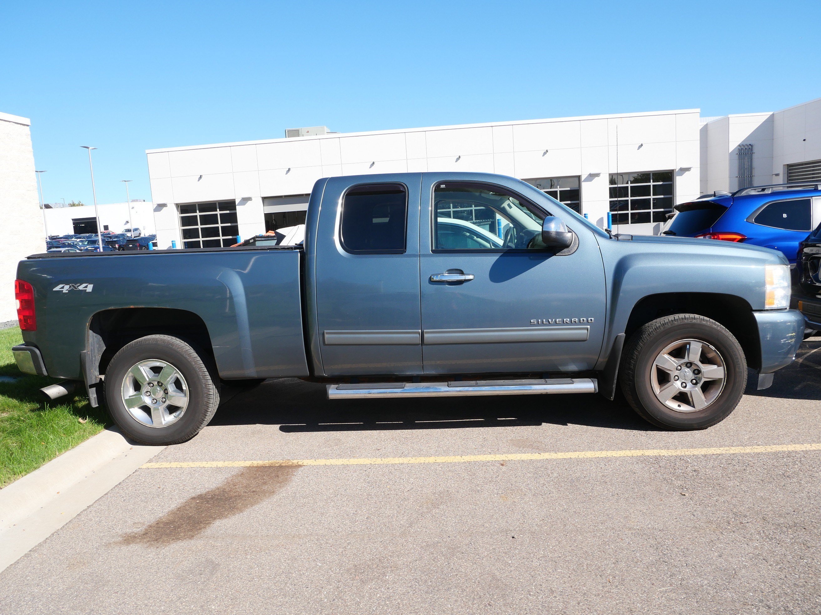 Used 2011 Chevrolet Silverado 1500 LT w/ All-Star Edition AWD/4WD image 4