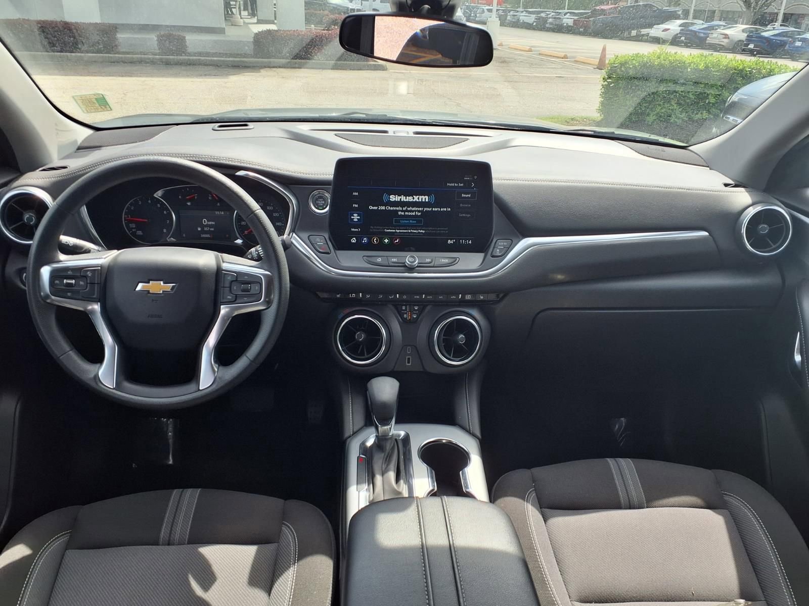 Used 2025 Chevrolet Blazer LT FWD image 3