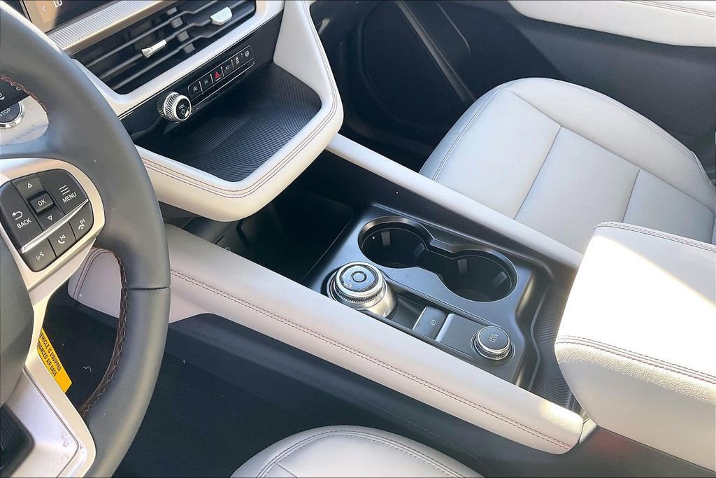 New 2026 Ford Explorer Active w/ Active Comfort Package image 8