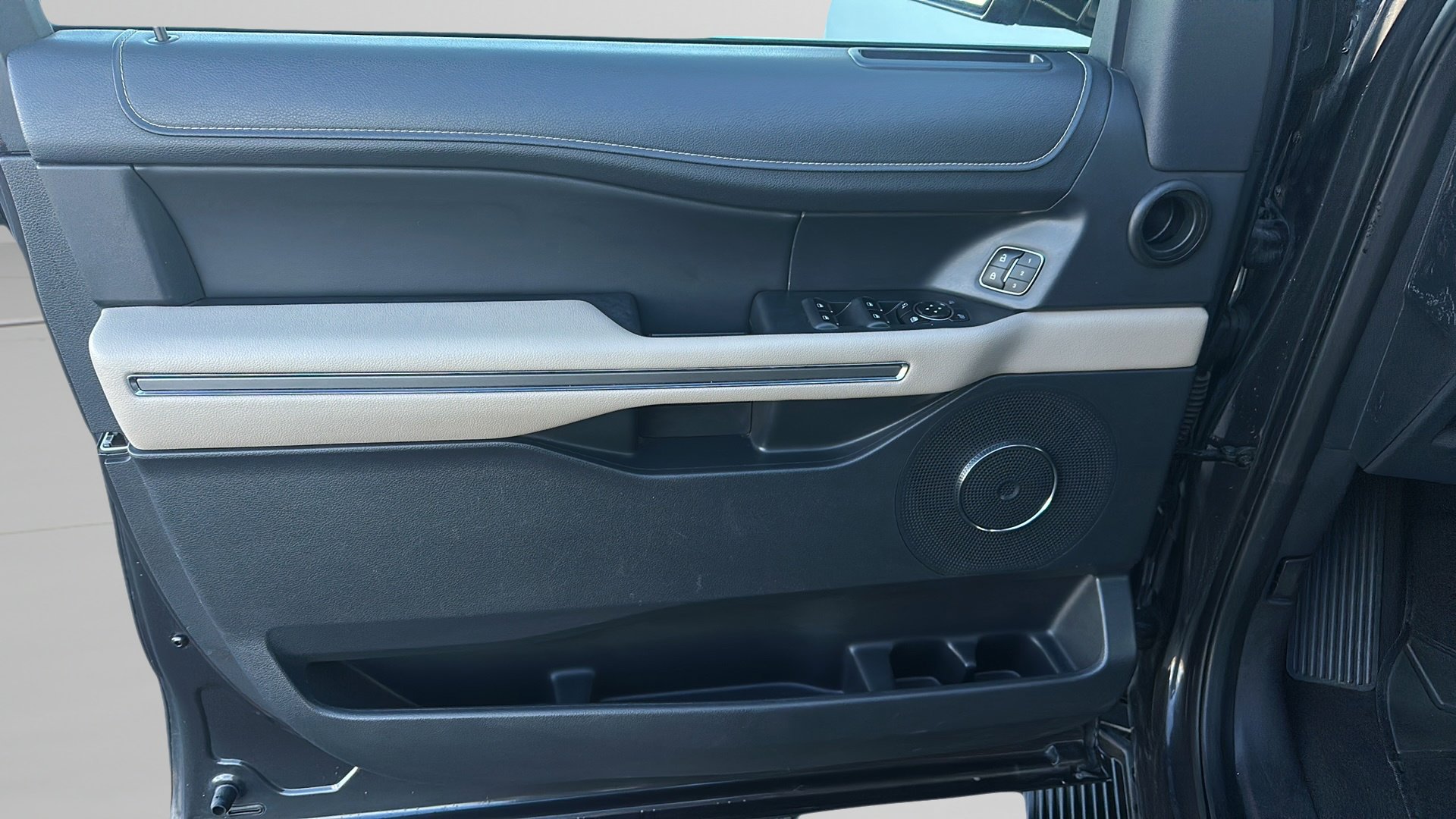 Used 2024 Ford Expedition XLT image 38