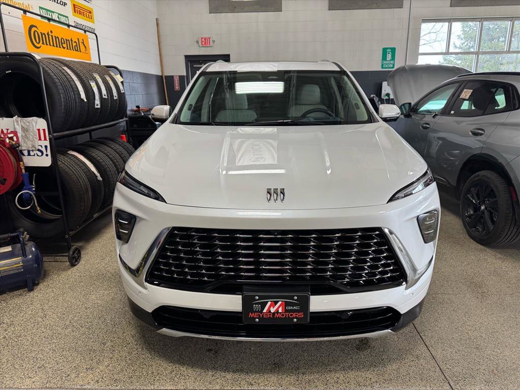 Certified 2025 Buick Enclave Avenir w/ Super Cruise Package image 2